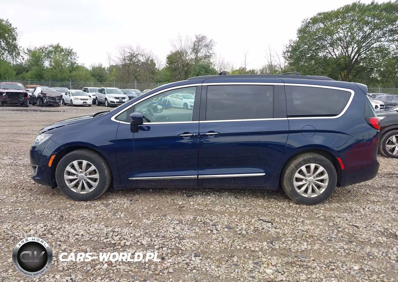 2017 Chrysler Pacifica Touring-L VIN:2C4RC1BG9HR762503 - 14