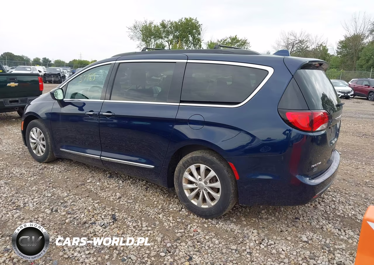 2017 Chrysler Pacifica Touring-L VIN:2C4RC1BG9HR762503 - 3