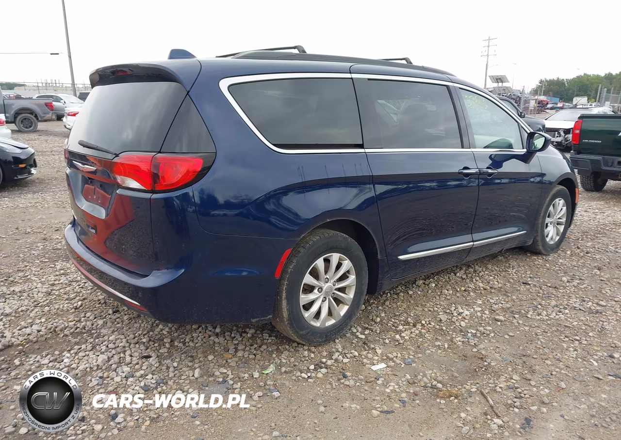 2017 Chrysler Pacifica Touring-L VIN:2C4RC1BG9HR762503 - 4