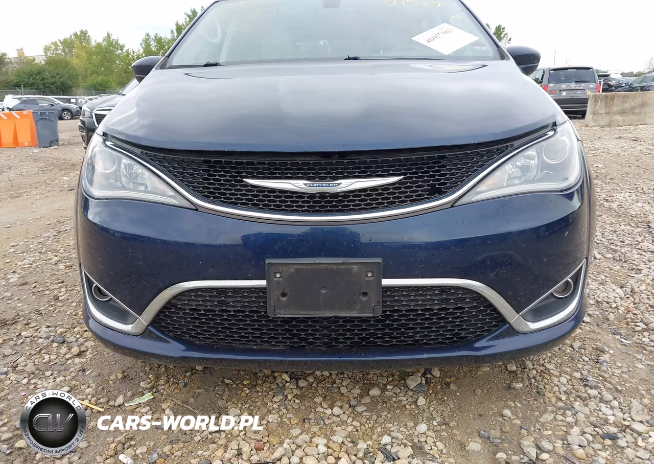 2017 Chrysler Pacifica Touring-L VIN:2C4RC1BG9HR762503 - 6