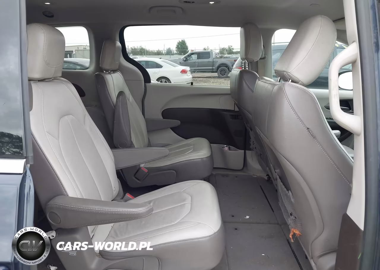 2017 Chrysler Pacifica Touring-L VIN:2C4RC1BG9HR762503 - 8