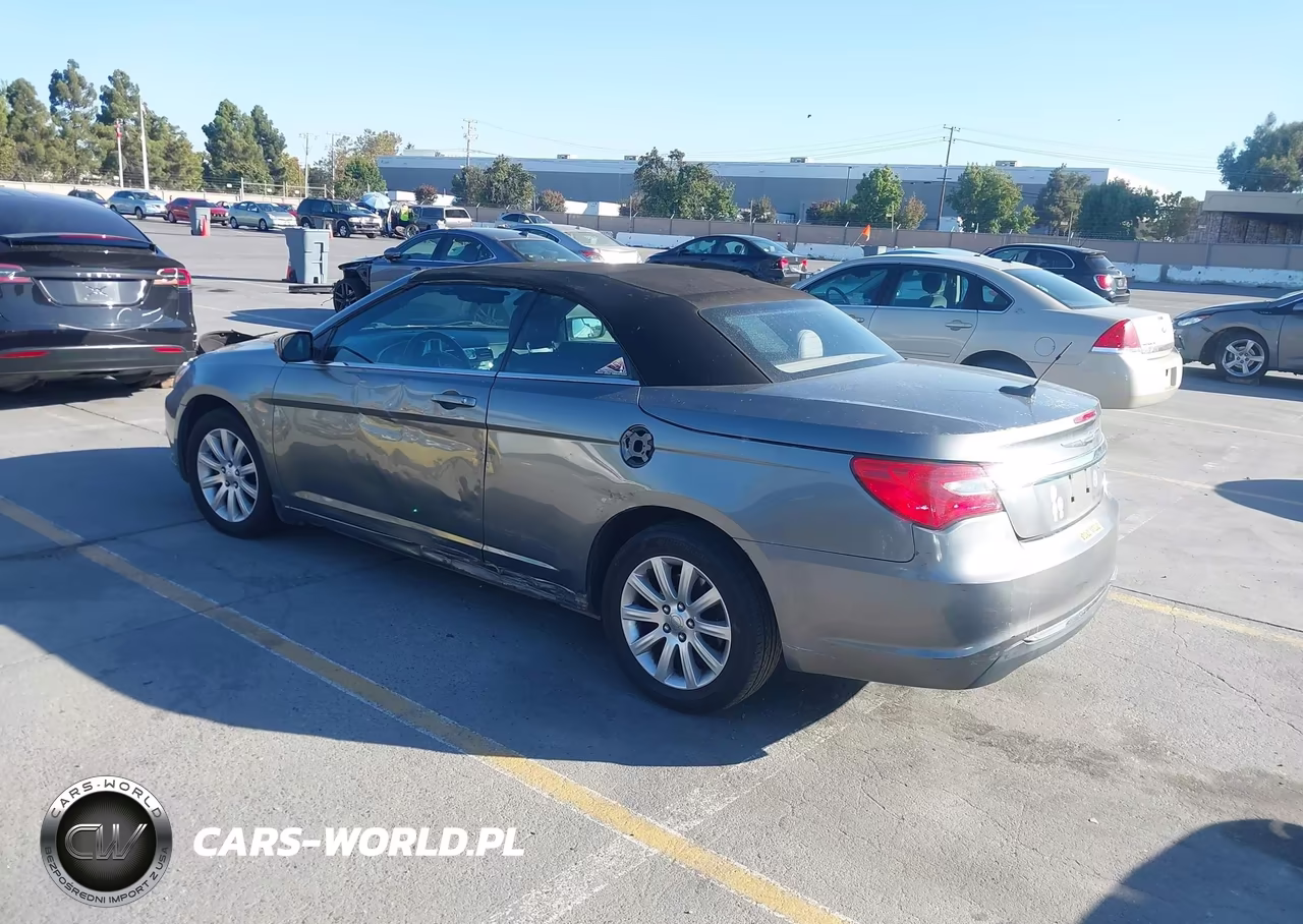 2012 Chrysler 200 Touring VIN:1C3BCBEB3CN218726 - 3