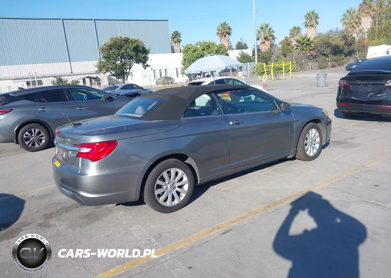 2012 Chrysler 200 Touring VIN:1C3BCBEB3CN218726 - 4