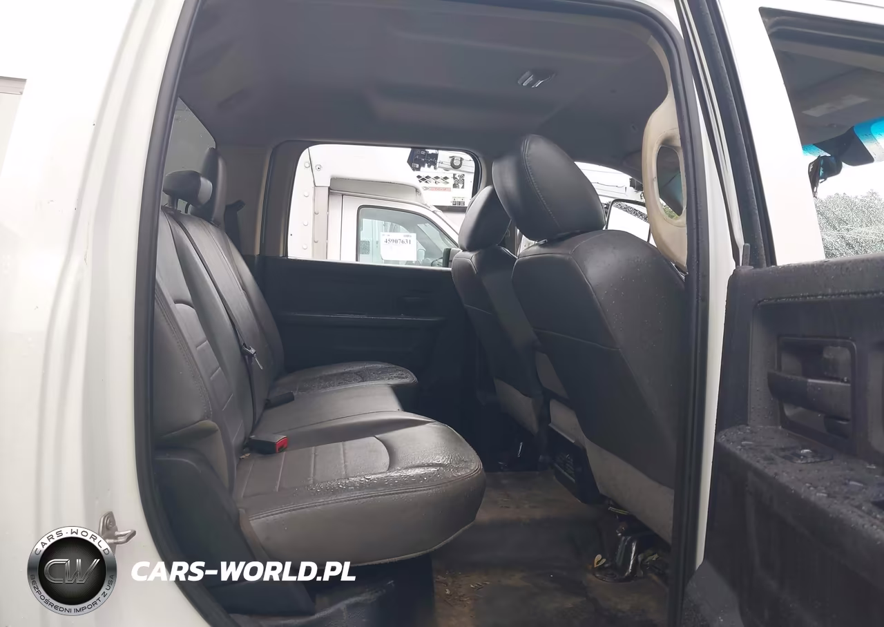 2018 Ram 4500 Chassis Tradesman-Slt-Laramie VIN:3C7WRLFL6JG264052 - 7