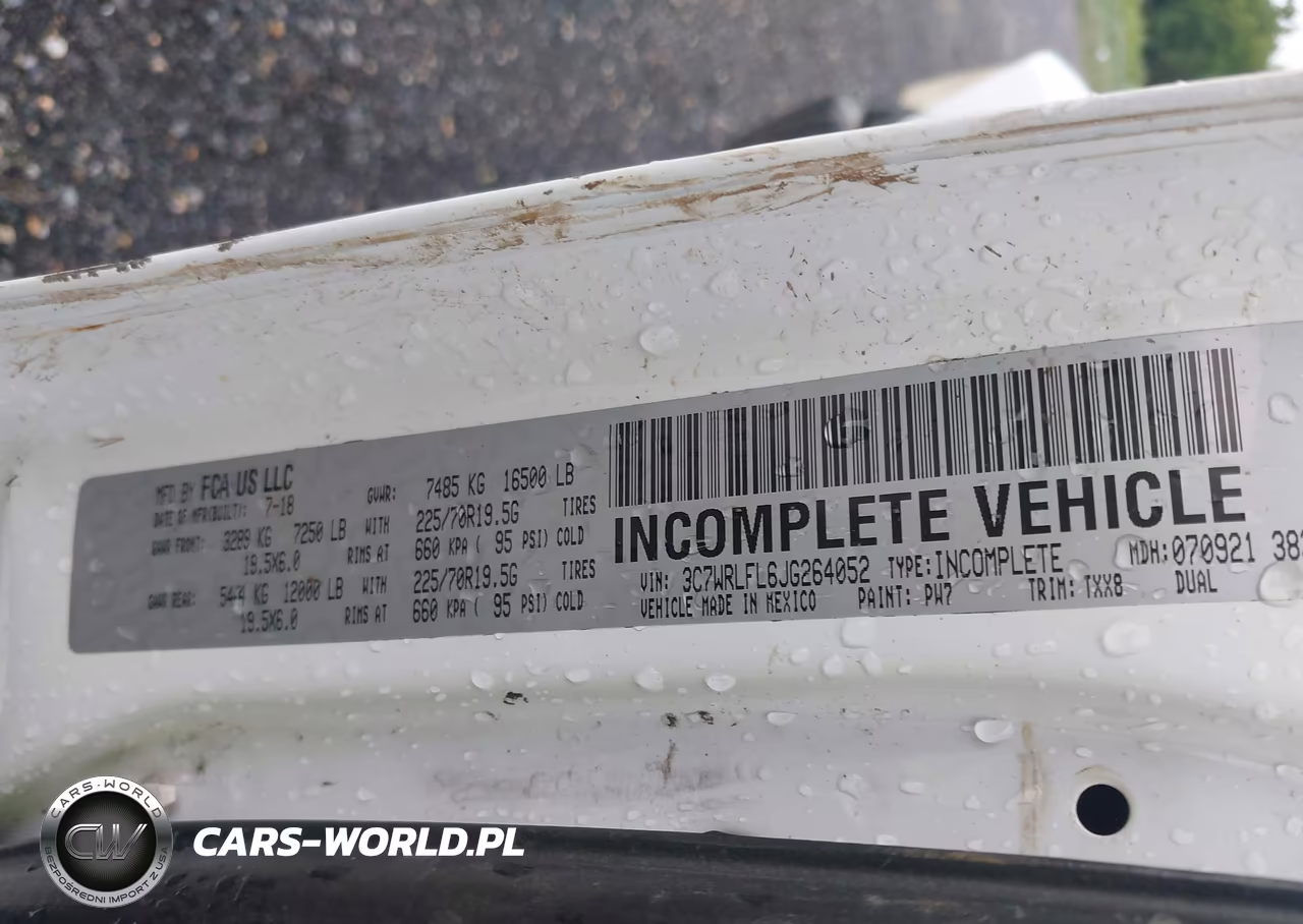 2018 Ram 4500 Chassis Tradesman-Slt-Laramie VIN:3C7WRLFL6JG264052 - 9