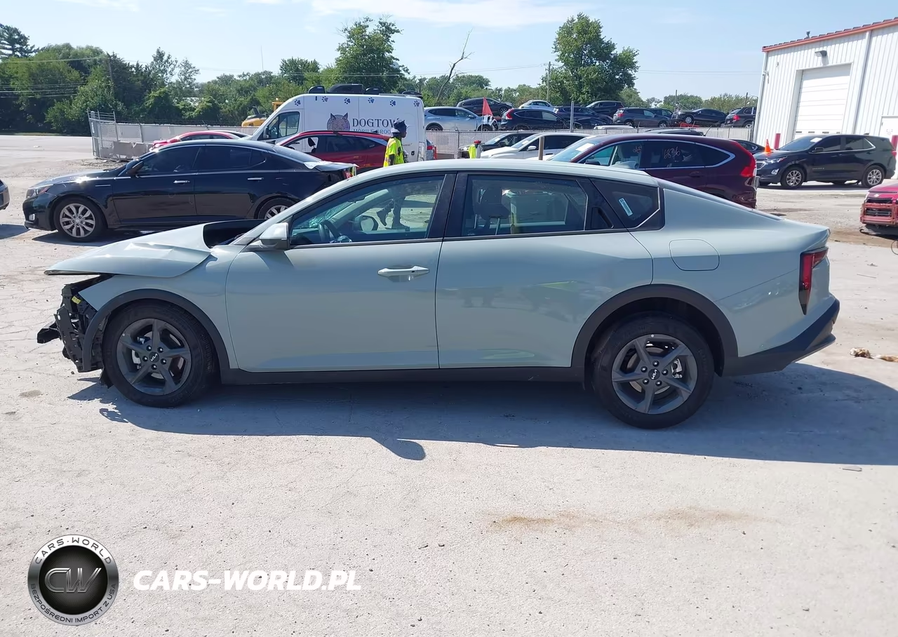 2025 Kia K4 Lxs VIN:3KPFT4DE6SE231459 - 14