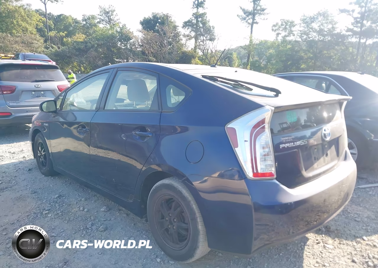 2015 Toyota Prius Two VIN:JTDKN3DU6F0403515 - 14