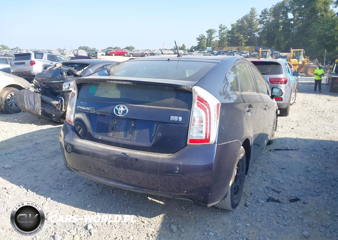 2015 Toyota Prius Two VIN:JTDKN3DU6F0403515 - 4