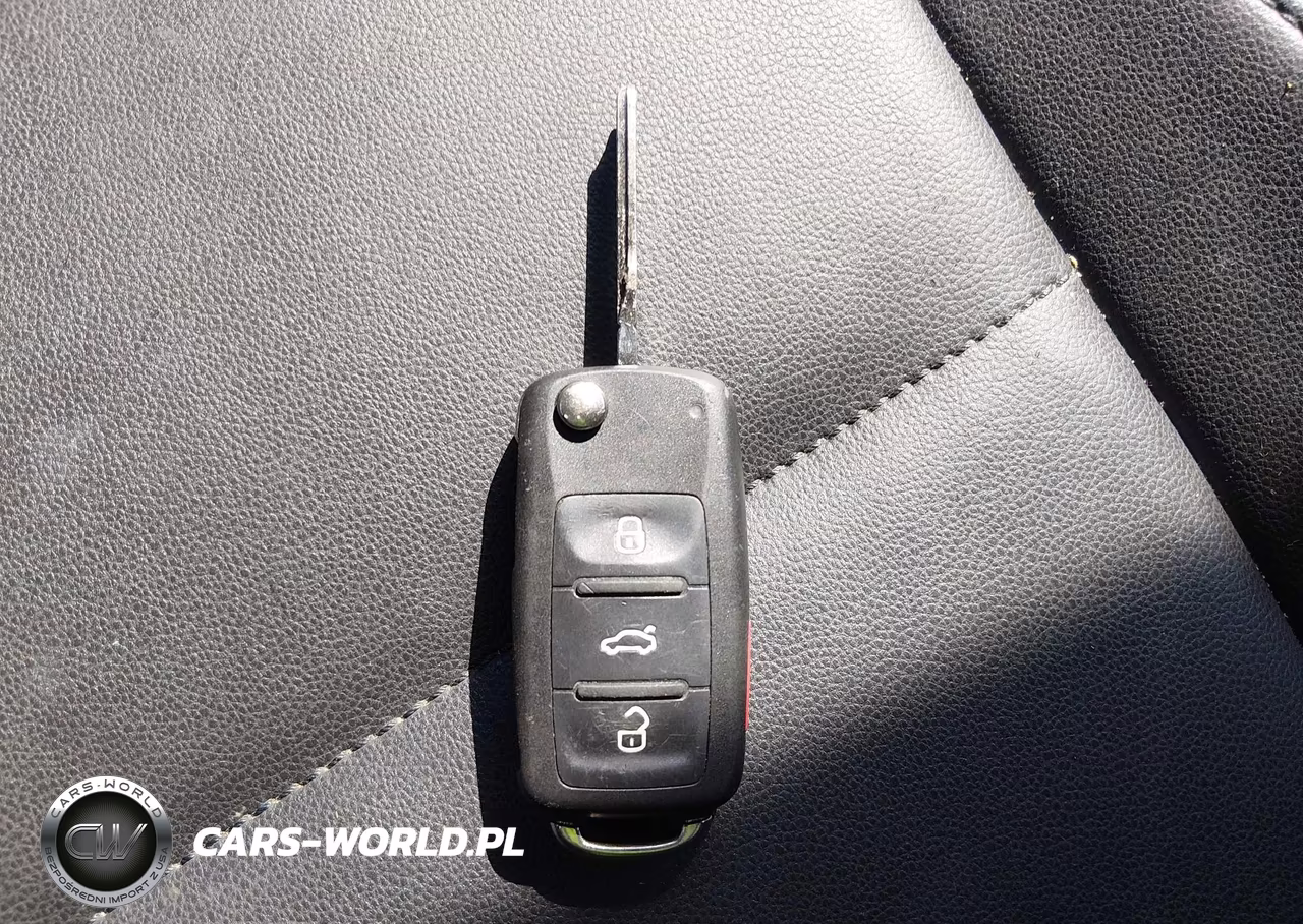 2014 Volkswagen Beetle 2.0T R-Line VIN:3VW7T7AT0EM819549 - 11