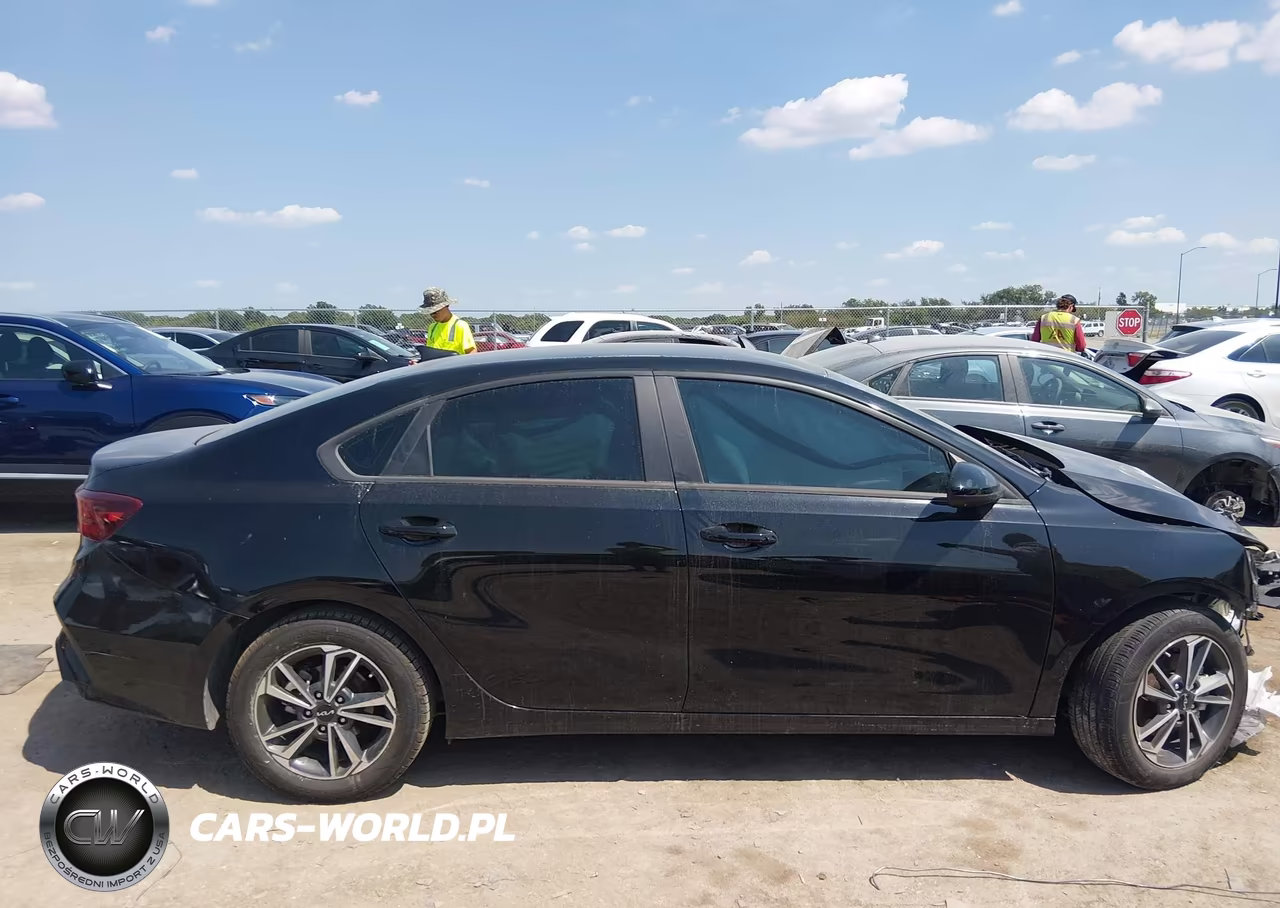2024 Kia Forte Lxs VIN:3KPF24AD8RE754913 - 12