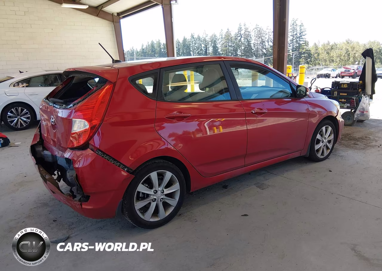 2013 Hyundai Accent Se VIN:KMHCU5AE0DU063599 - 4
