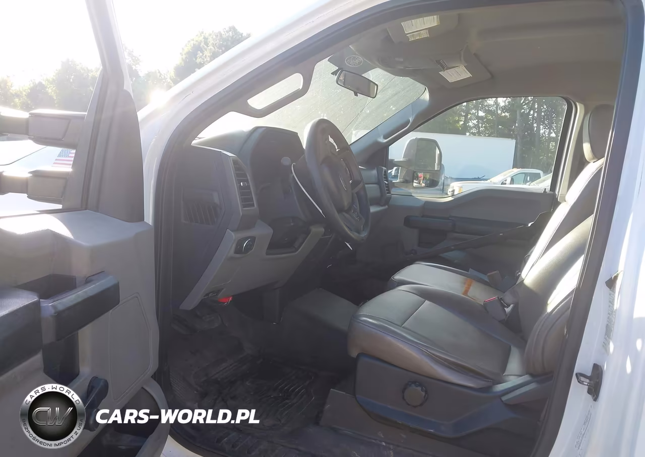 2017 Ford F-550 Chassis Xl VIN:1FDUF5GY5HEF22416 - 3