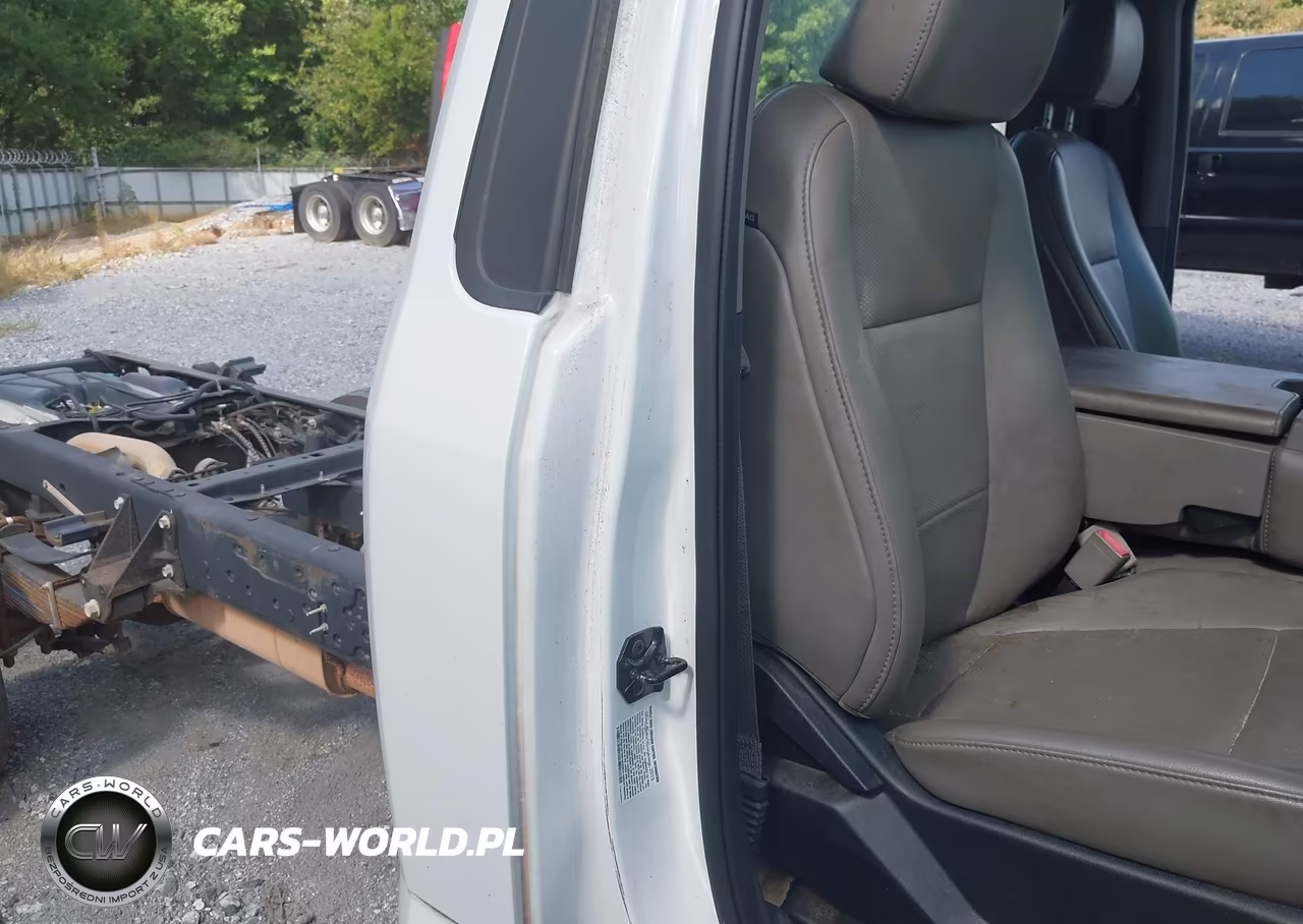 2019 Ford F-550 Chassis Xl VIN:1FDUF5GY8KEG77467 - 3