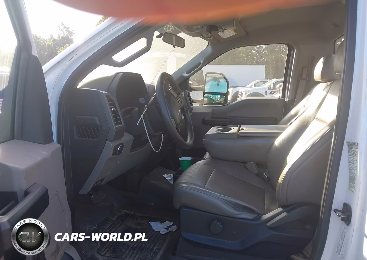 2019 Ford F-350 Chassis Xl VIN:1FDRF3G60KEC38692 - 3