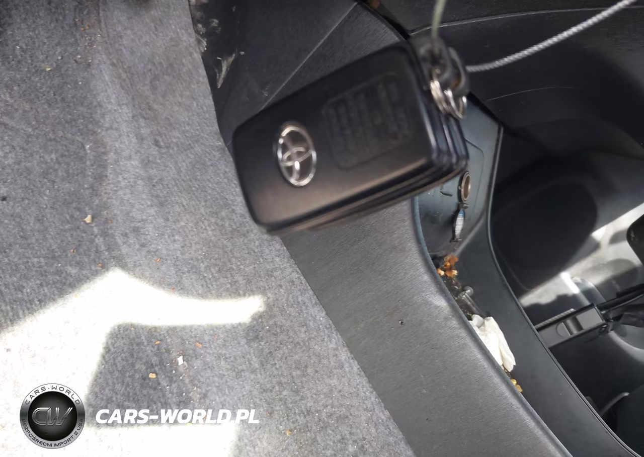 2015 Toyota Prius Two VIN:JTDKN3DU0F1895386 - 11