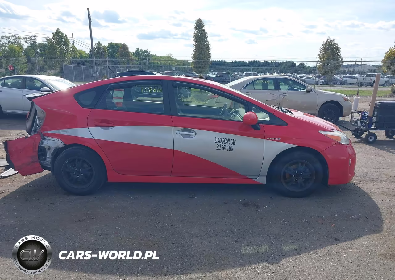 2015 Toyota Prius Two VIN:JTDKN3DU0F1895386 - 13