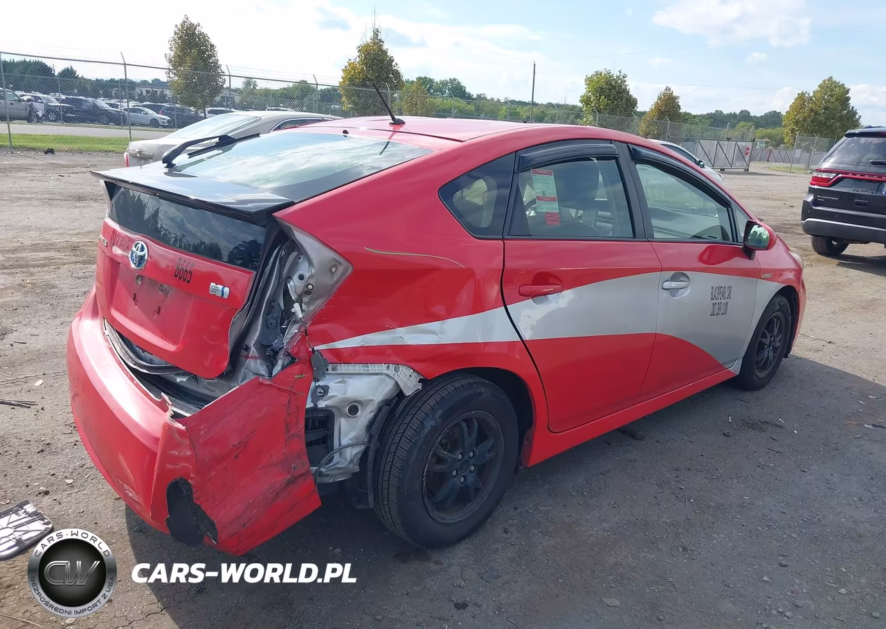 2015 Toyota Prius Two VIN:JTDKN3DU0F1895386 - 4