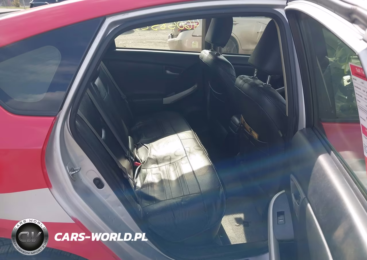 2015 Toyota Prius Two VIN:JTDKN3DU0F1895386 - 8