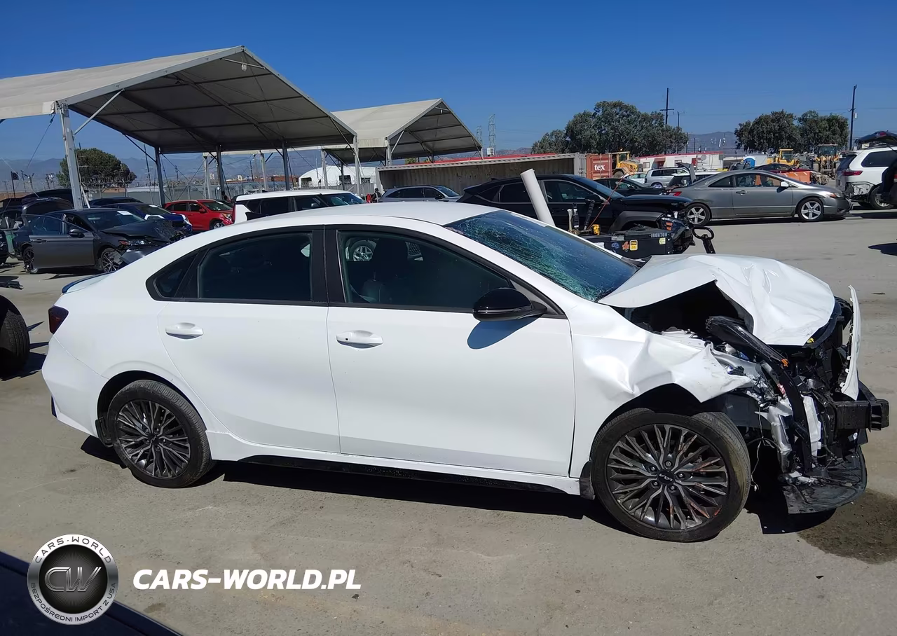 2024 Kia Forte Gt-Line VIN:3KPF54AD1RE747356 - 13
