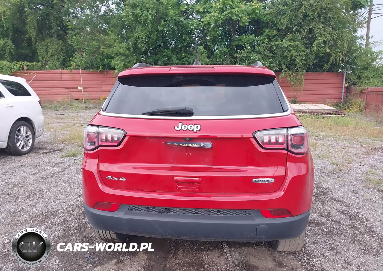 2018 Jeep Compass Latitude 4X4 VIN:3C4NJDBB2JT328422 - 16