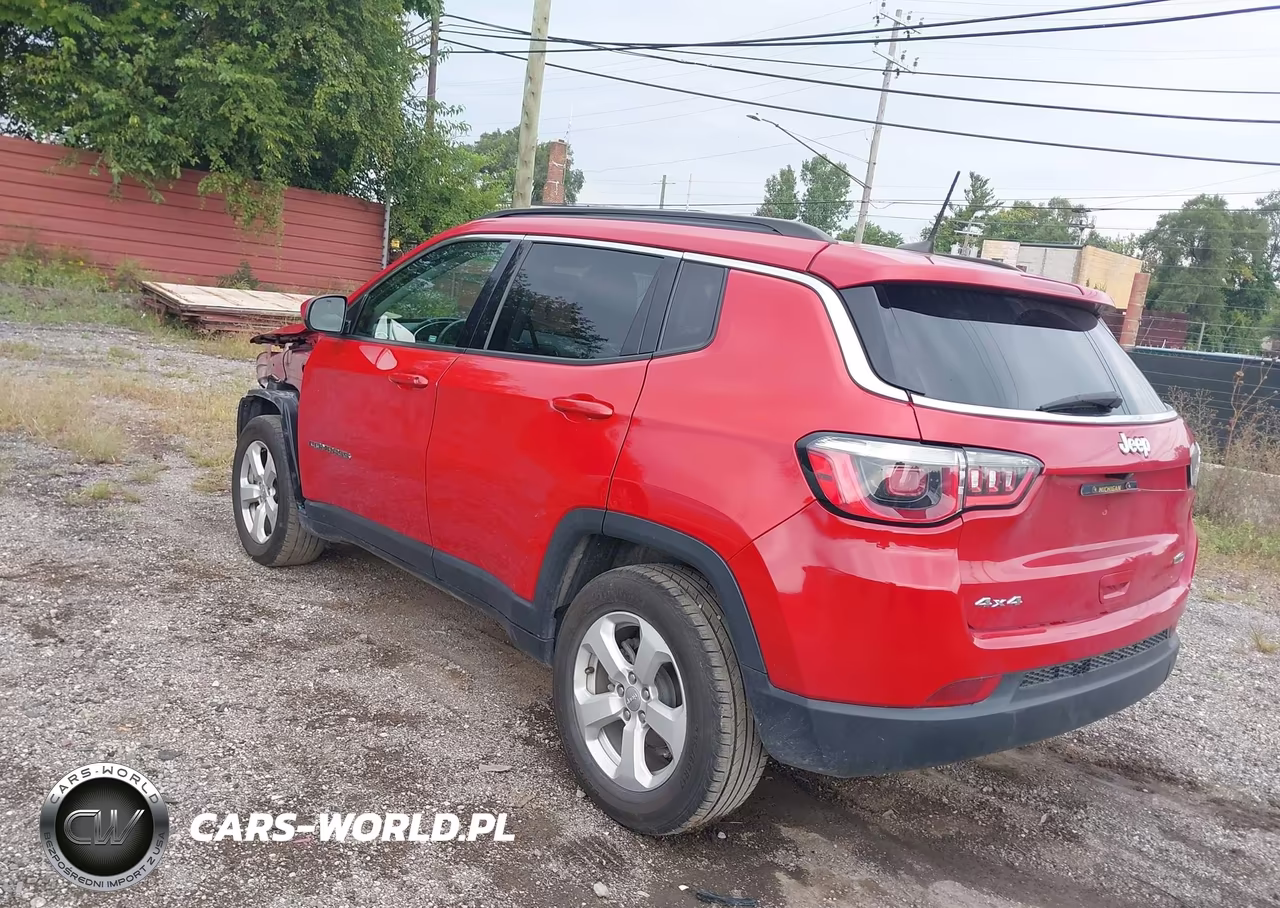 2018 Jeep Compass Latitude 4X4 VIN:3C4NJDBB2JT328422 - 3