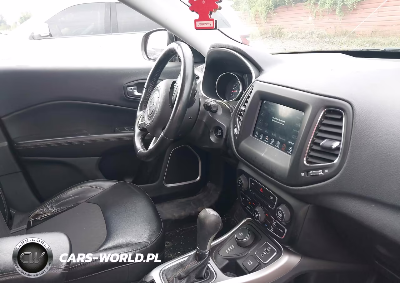 2018 Jeep Compass Latitude 4X4 VIN:3C4NJDBB2JT328422 - 5