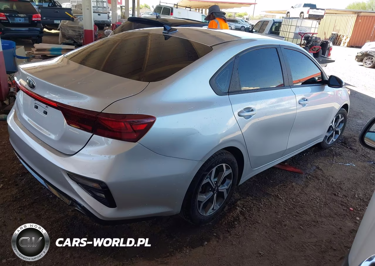 2020 Kia Forte Lxs VIN:3KPF24AD4LE214126 - 4