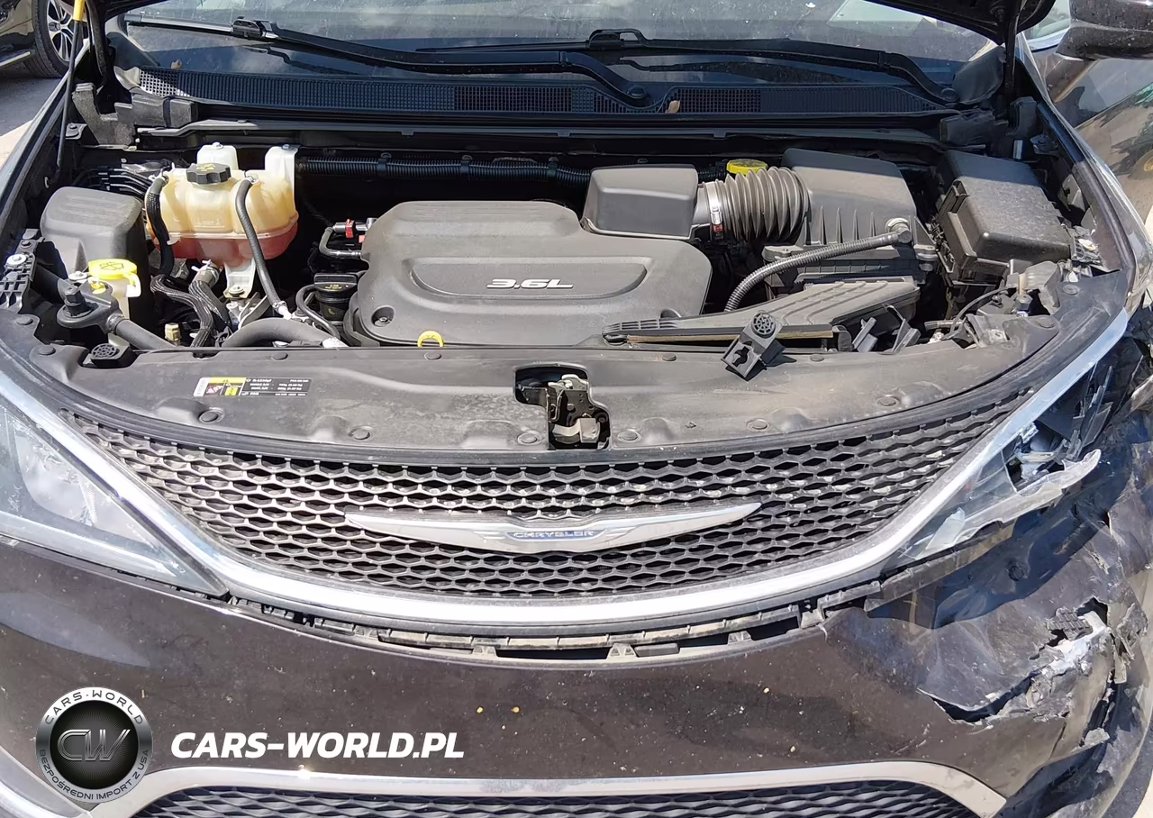 2017 Chrysler Pacifica Touring-L VIN:2C4RC1BG7HR592688 - 10