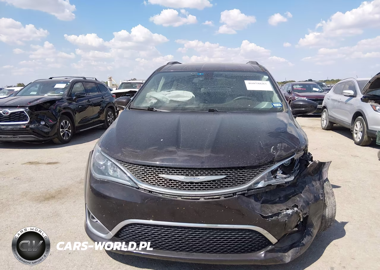 2017 Chrysler Pacifica Touring-L VIN:2C4RC1BG7HR592688 - 12