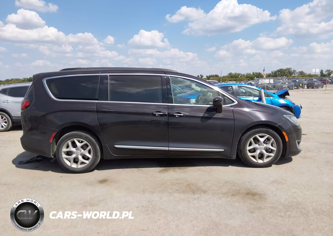2017 Chrysler Pacifica Touring-L VIN:2C4RC1BG7HR592688 - 13
