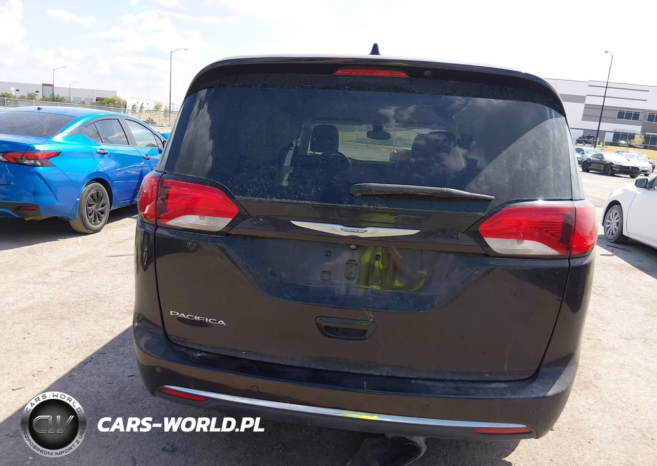 2017 Chrysler Pacifica Touring-L VIN:2C4RC1BG7HR592688 - 16