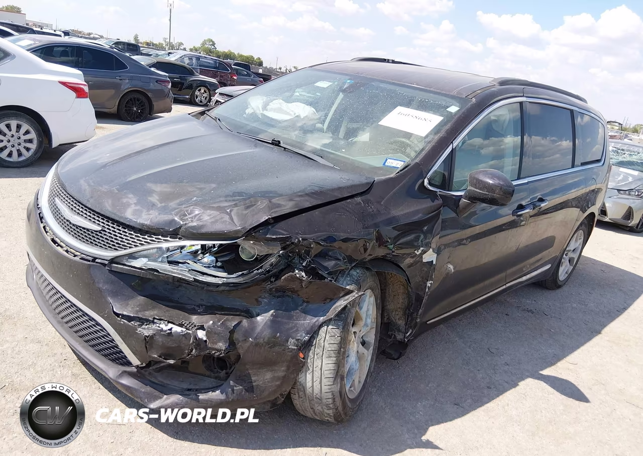 2017 Chrysler Pacifica Touring-L VIN:2C4RC1BG7HR592688 - 2