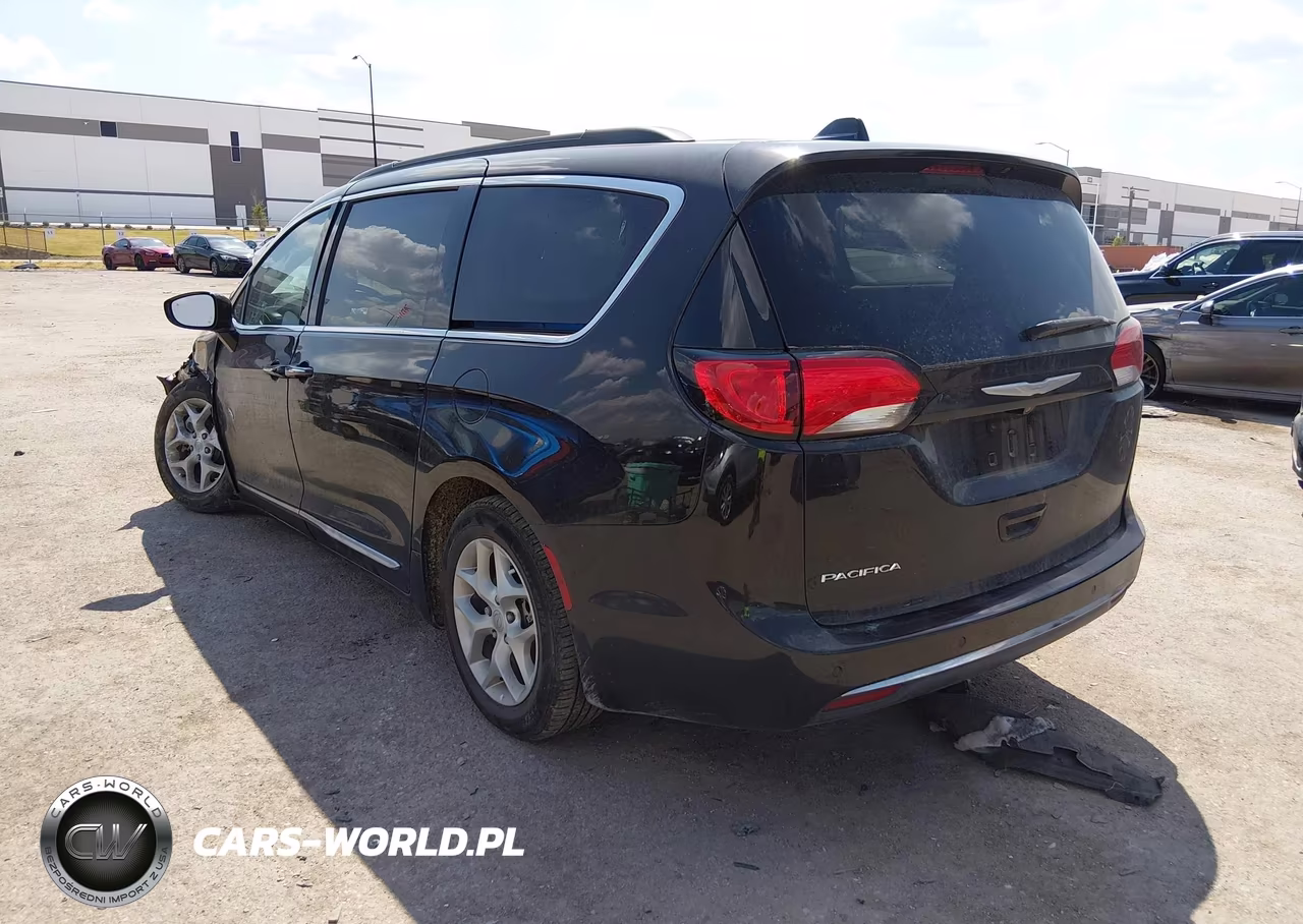 2017 Chrysler Pacifica Touring-L VIN:2C4RC1BG7HR592688 - 3
