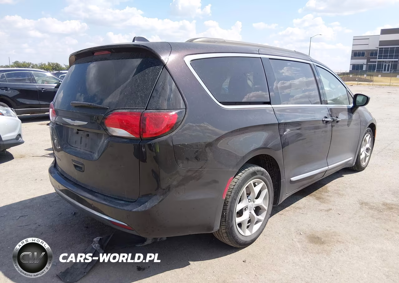 2017 Chrysler Pacifica Touring-L VIN:2C4RC1BG7HR592688 - 4