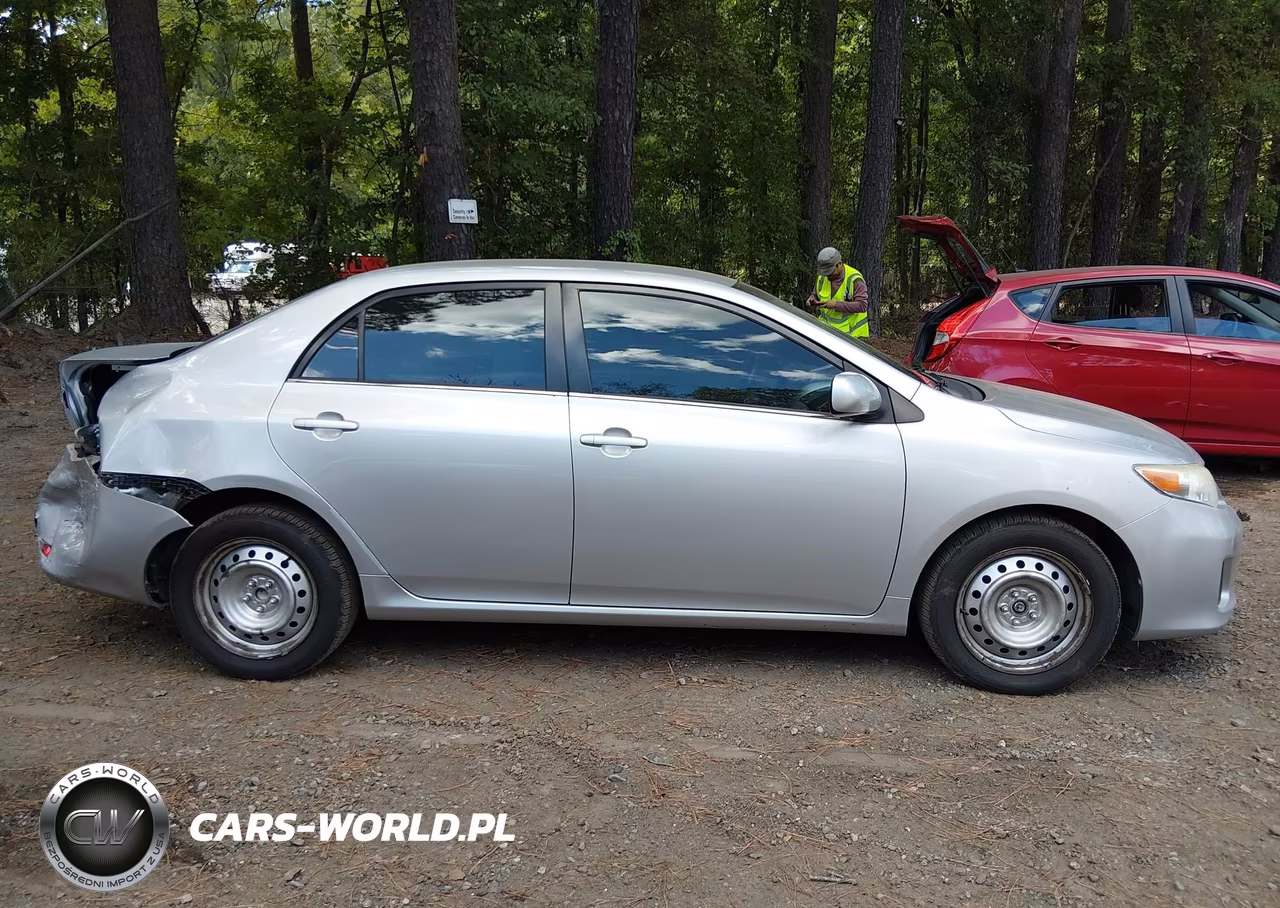 2013 Toyota Corolla Le VIN:JTDBU4EEXDJ118985 - 13