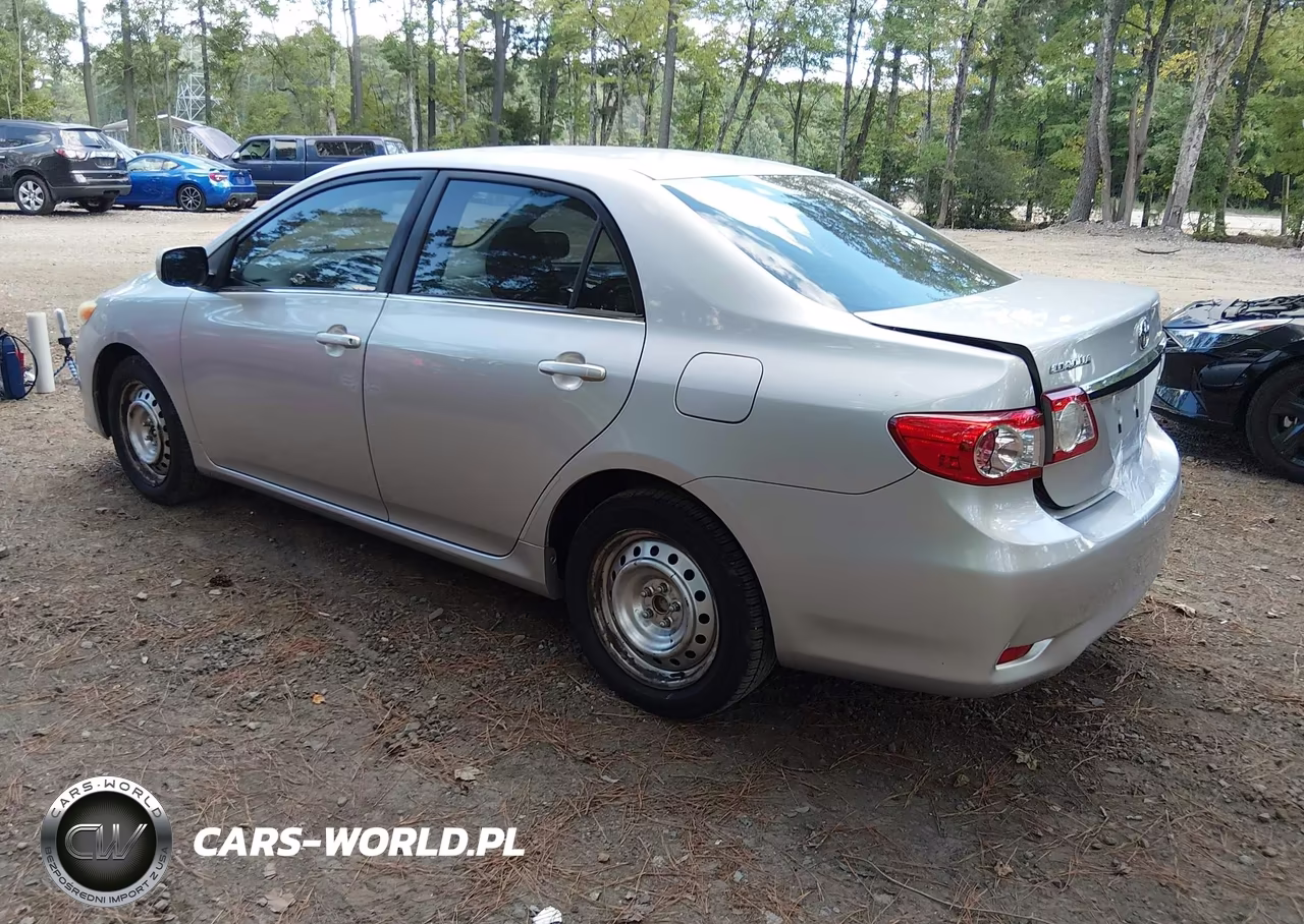 2013 Toyota Corolla Le VIN:JTDBU4EEXDJ118985 - 3