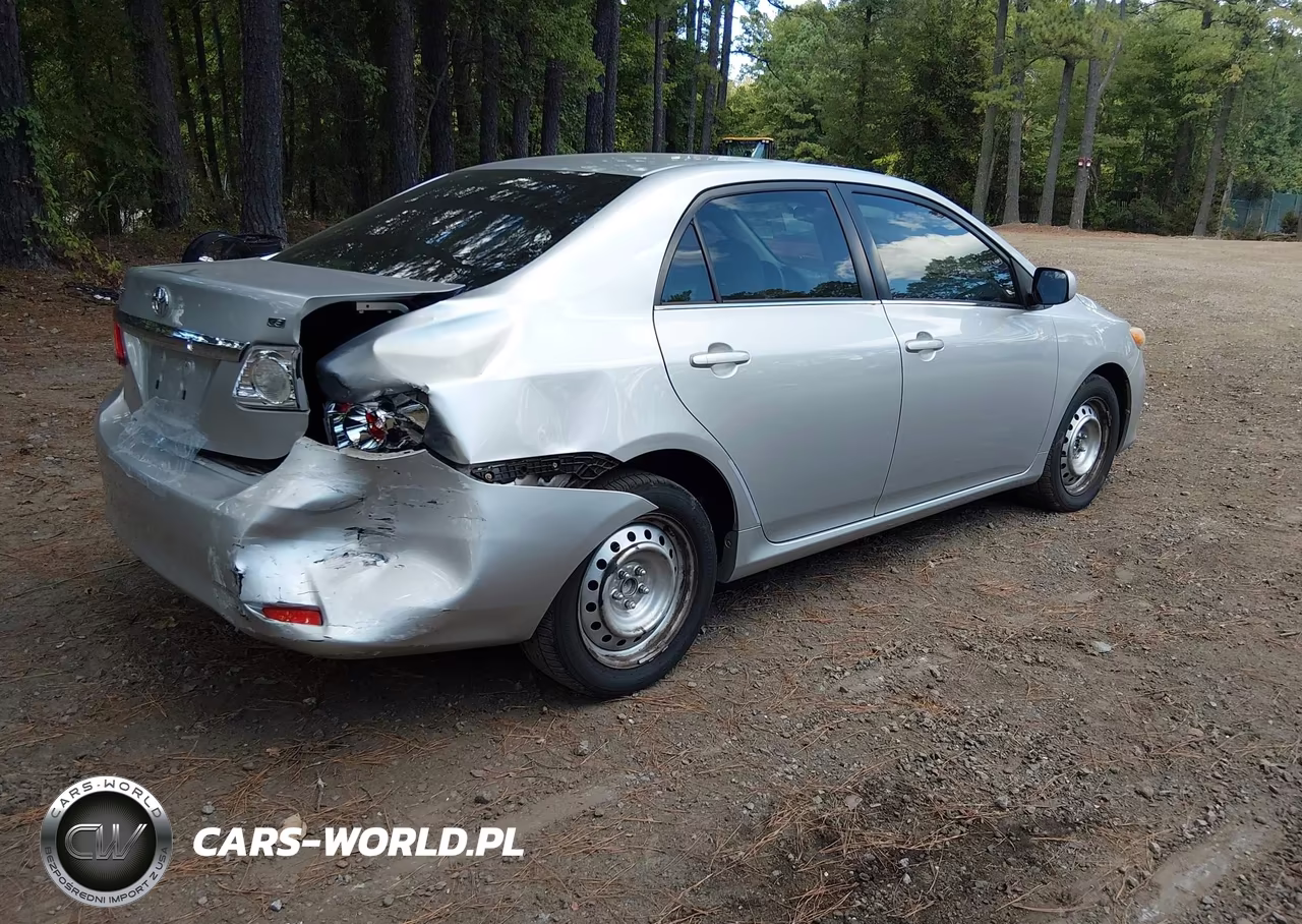 2013 Toyota Corolla Le VIN:JTDBU4EEXDJ118985 - 4