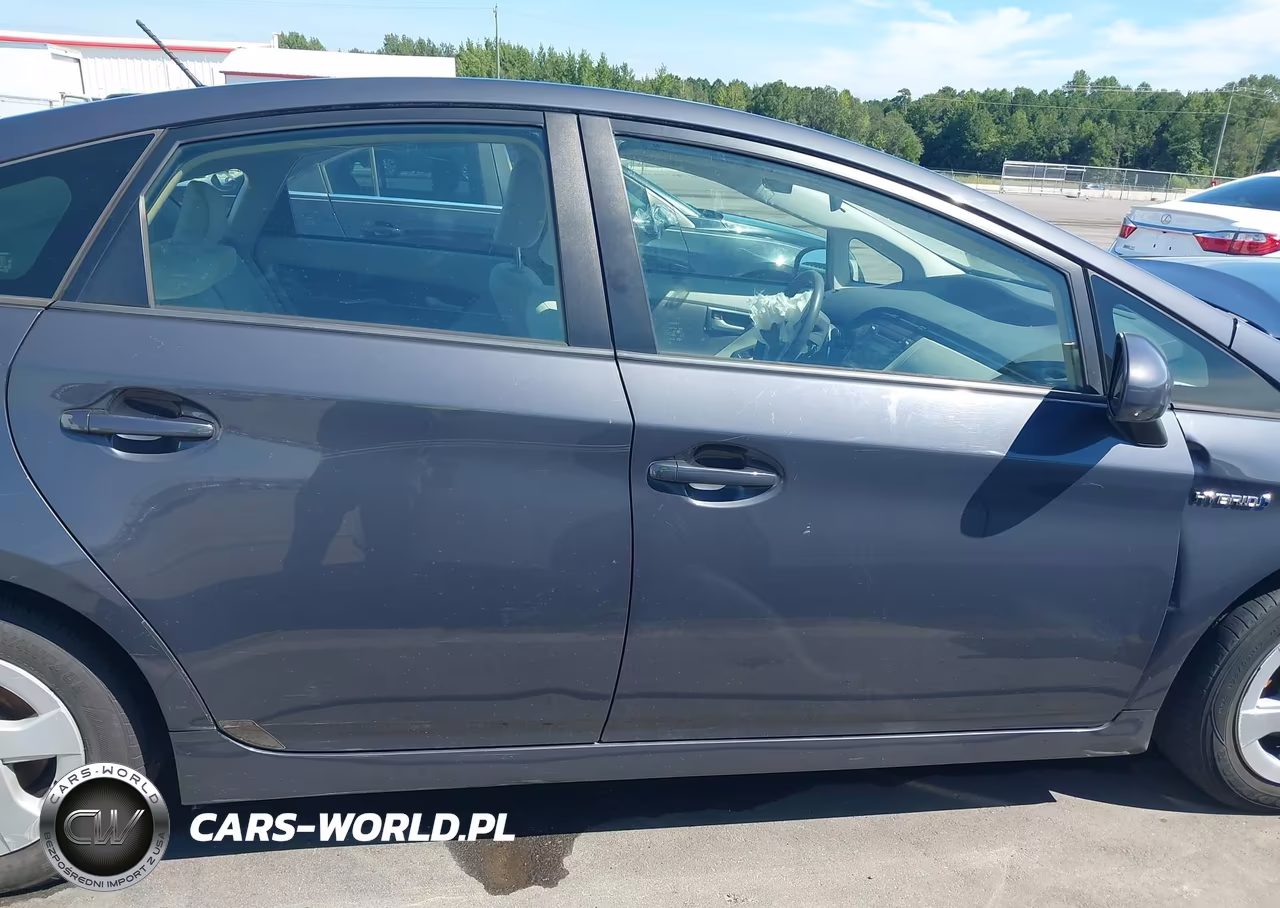 2011 Toyota Prius Two VIN:JTDKN3DU2B5364242 - 13