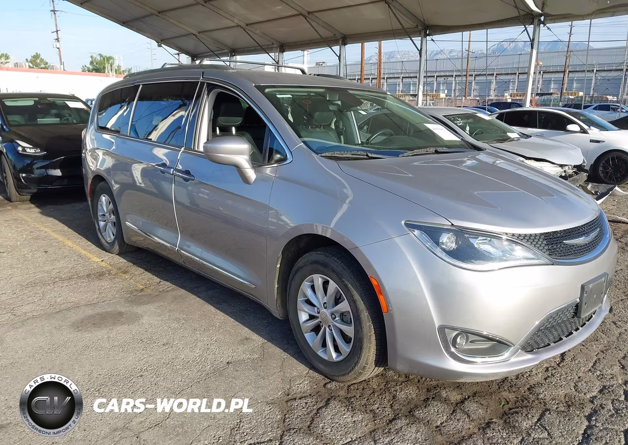 2018 Chrysler Pacifica Touring L VIN:2C4RC1BG1JR149605 - 1