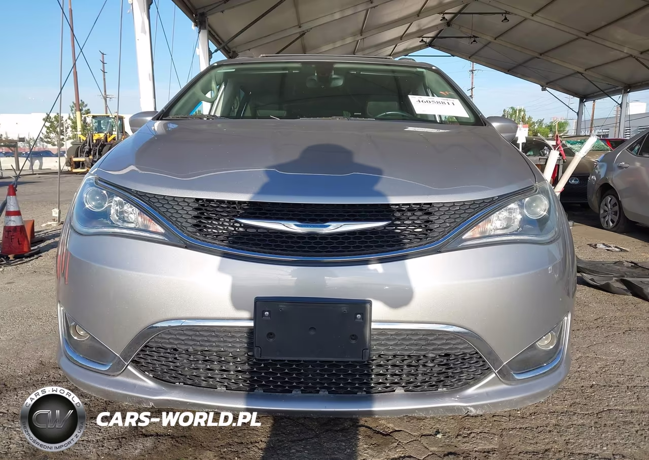 2018 Chrysler Pacifica Touring L VIN:2C4RC1BG1JR149605 - 12