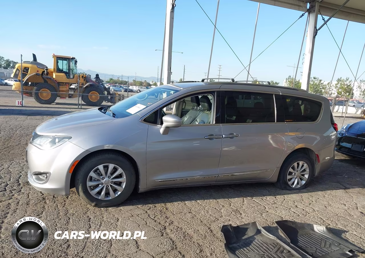 2018 Chrysler Pacifica Touring L VIN:2C4RC1BG1JR149605 - 14