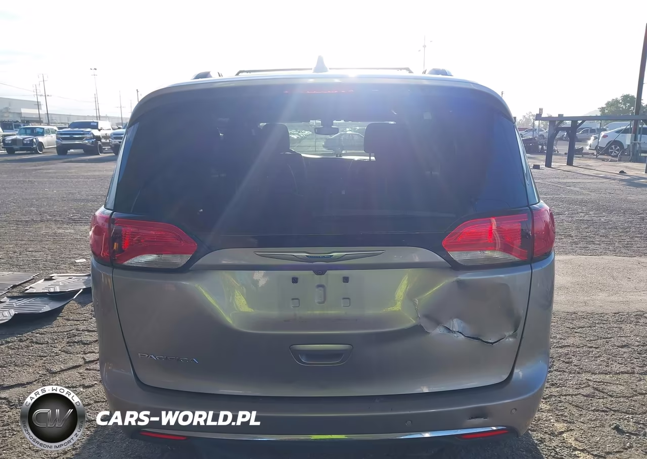 2018 Chrysler Pacifica Touring L VIN:2C4RC1BG1JR149605 - 16