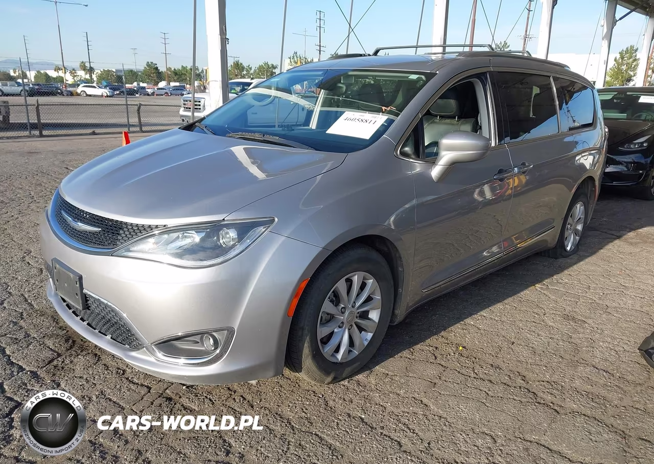 2018 Chrysler Pacifica Touring L VIN:2C4RC1BG1JR149605 - 2