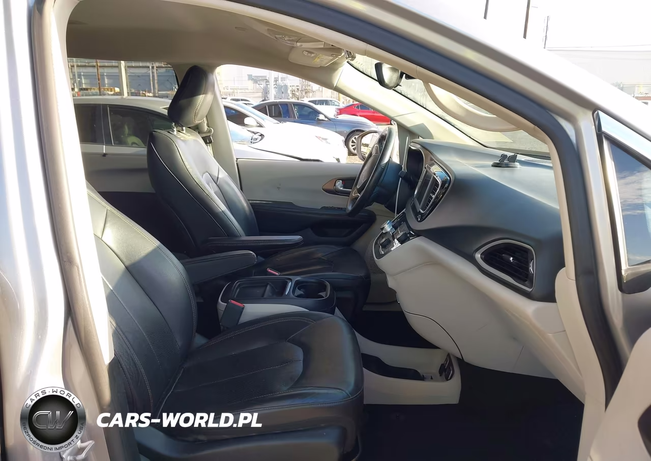 2018 Chrysler Pacifica Touring L VIN:2C4RC1BG1JR149605 - 5