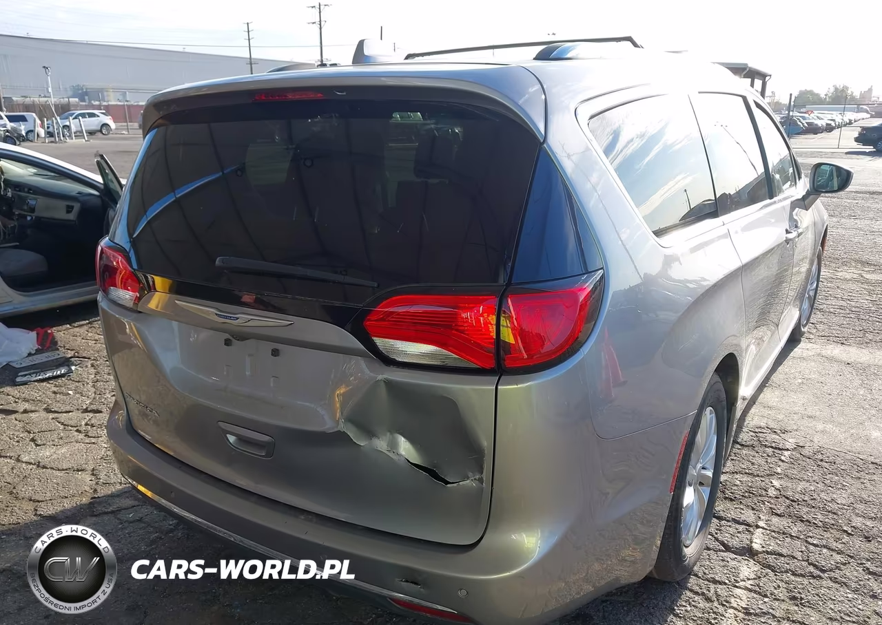 2018 Chrysler Pacifica Touring L VIN:2C4RC1BG1JR149605 - 6