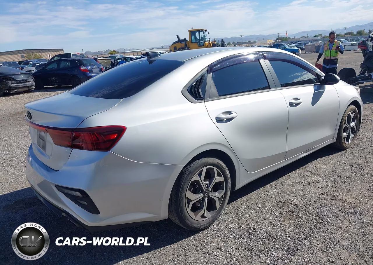 2021 Kia Forte Lxs VIN:3KPF24AD1ME402863 - 4