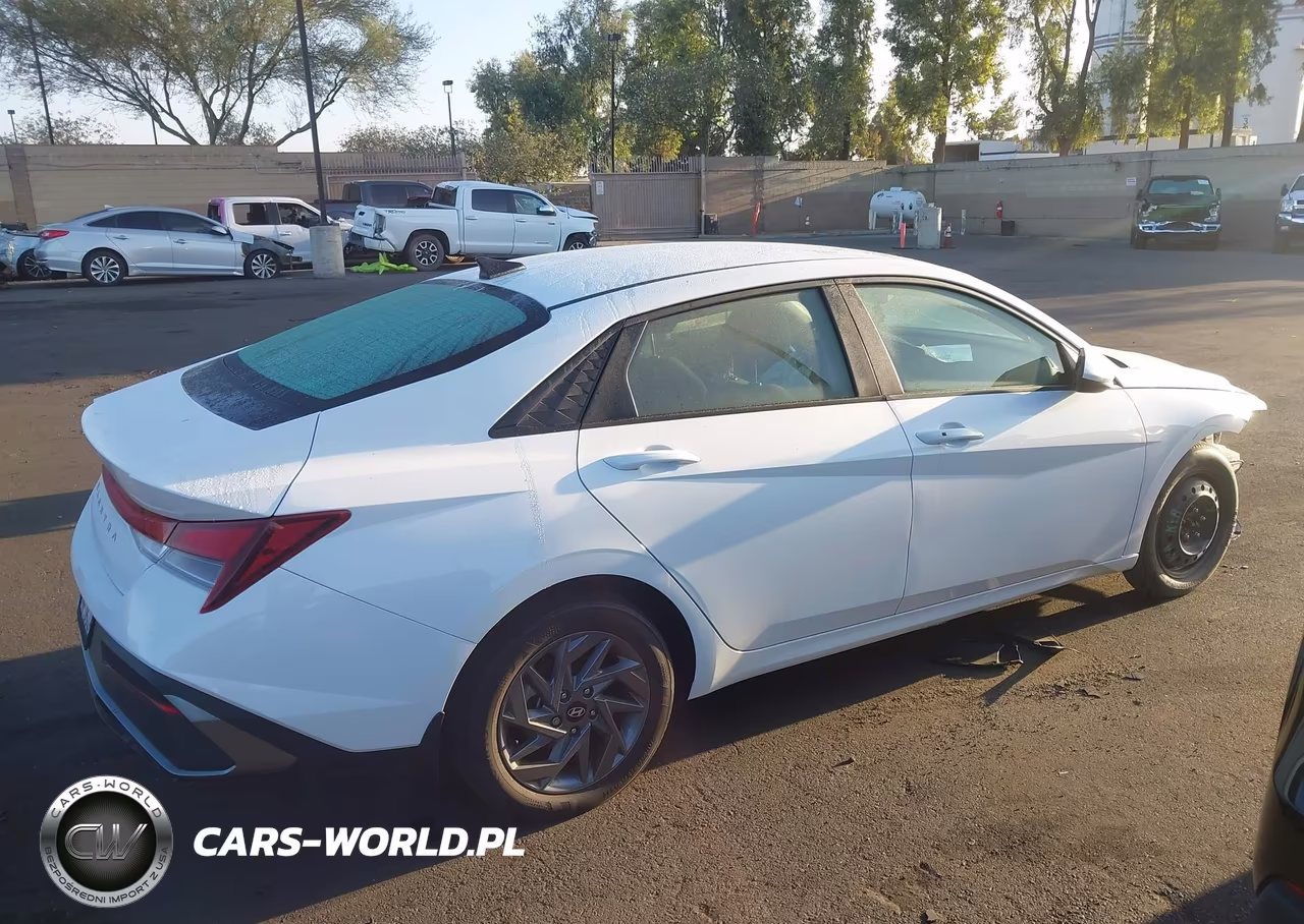 2024 Hyundai Elantra Sel VIN:KMHLM4DG9RU708300 - 13