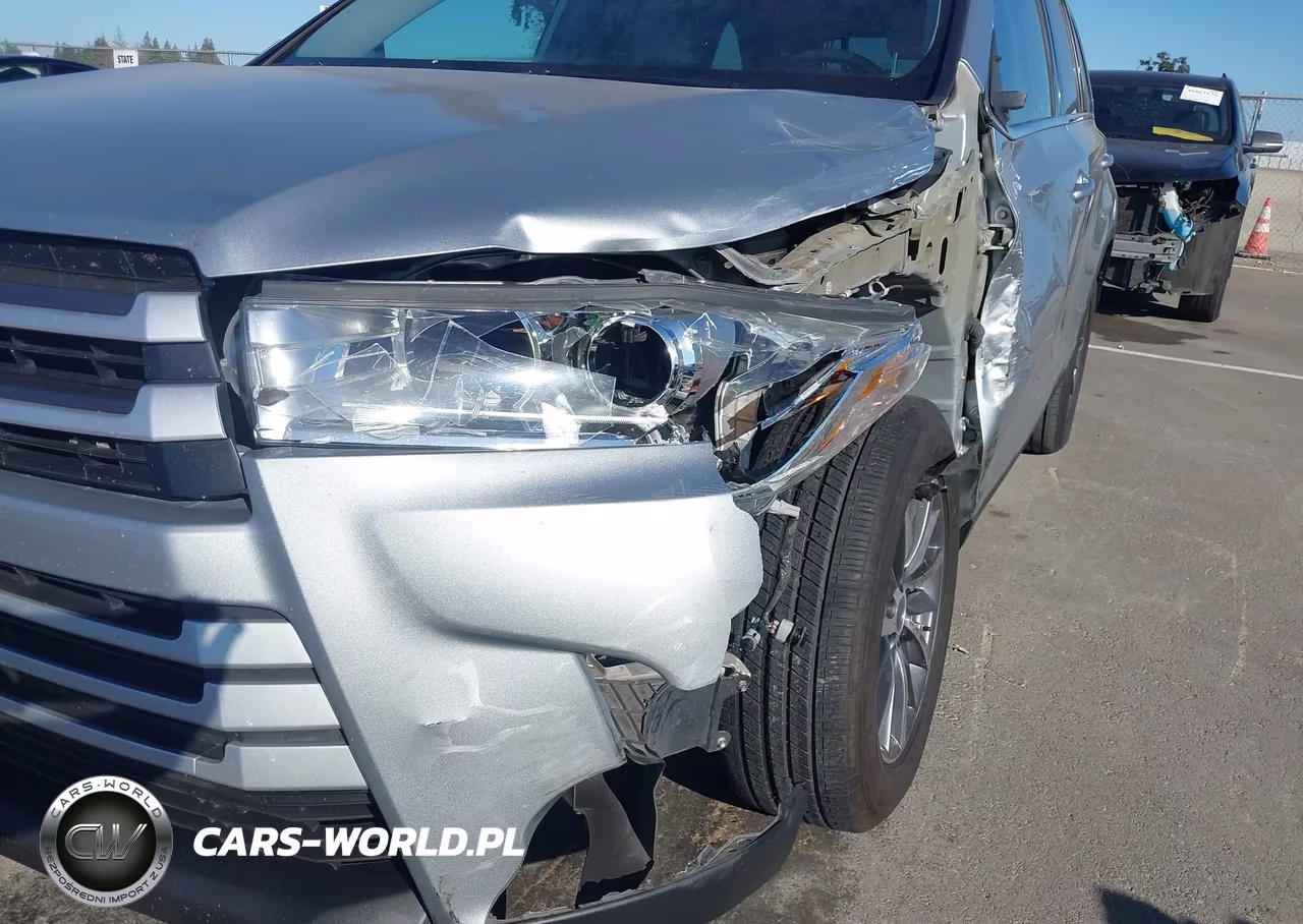 2019 Toyota Highlander Xle VIN:5TDKZRFH1KS573554 - 14