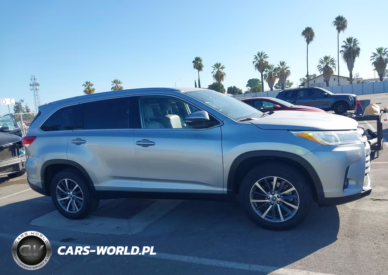2019 Toyota Highlander Xle VIN:5TDKZRFH1KS573554 - 16