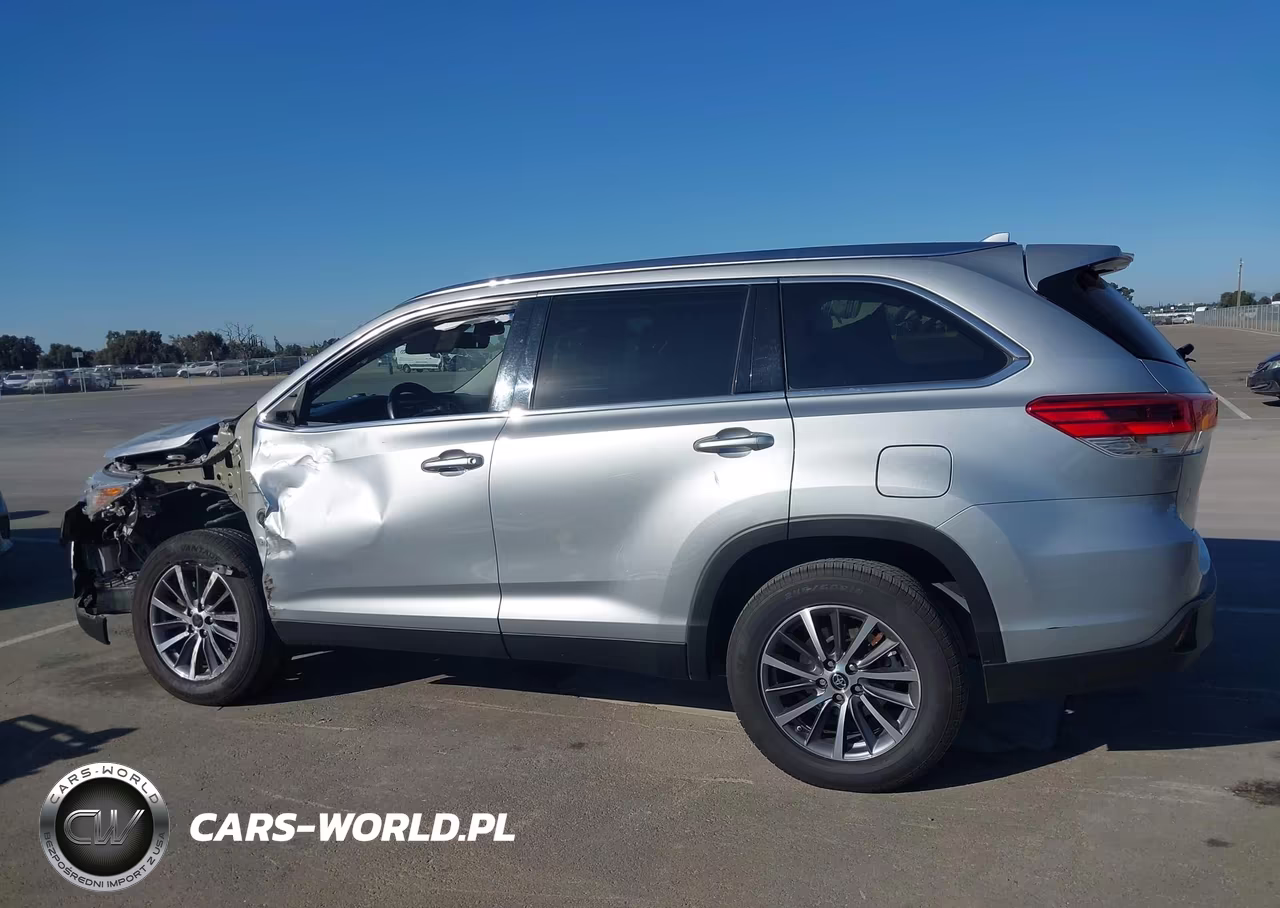 2019 Toyota Highlander Xle VIN:5TDKZRFH1KS573554 - 17